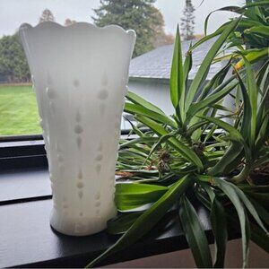 Anchor Hocking Dots  Arrows Milk Glass Vase w Scalloped Edge